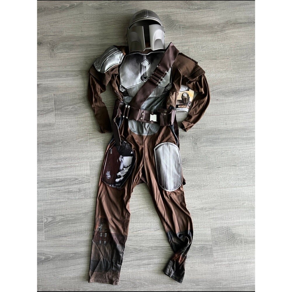 New Mandalorian Star Wars Kids Costume & Helmet From Disney Store size 11/12